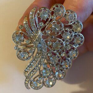 SILVER GLASS ART DECO PIN Clear Round Cut Stones in a delicate leaf motif
